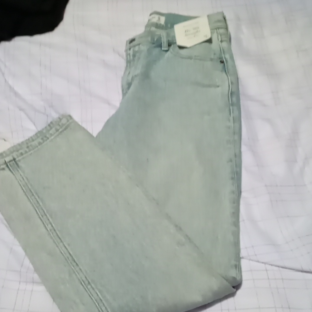 Abercrombie&Fitch "The 90's Straight" Low Rise Blue Jeans